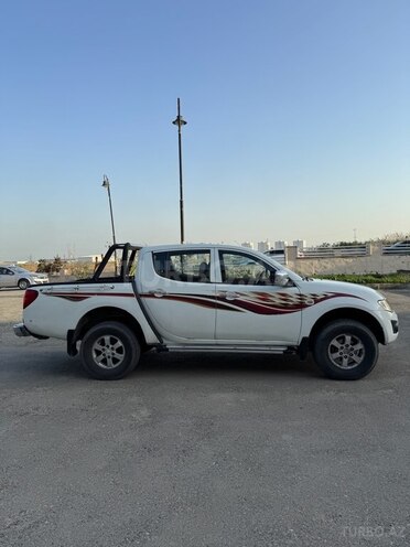 Mitsubishi L200 2011, 250,000 km - 2.5 l - Bakı