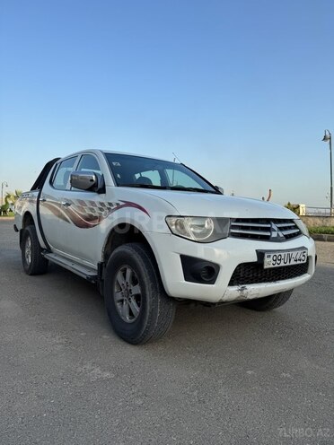 Mitsubishi L200 2011, 250,000 km - 2.5 l - Bakı