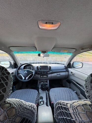Mitsubishi L200 2011, 250,000 km - 2.5 l - Bakı