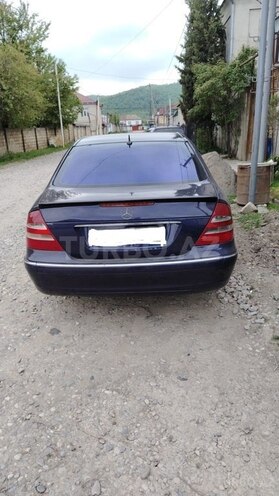 Mercedes E 270 2002, 389,000 km - 2.7 l - Quba