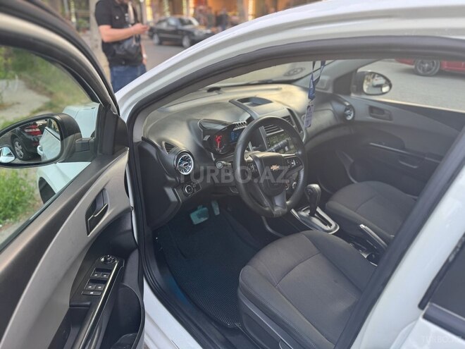Chevrolet Aveo-5