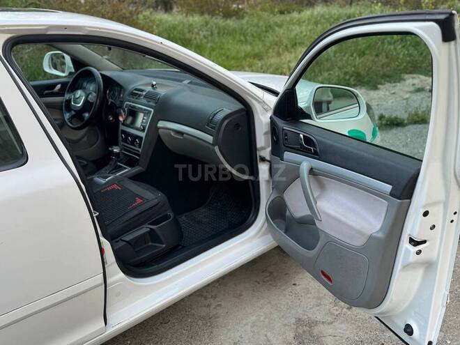 Skoda Octavia 2011, 400,000 km - 1.6 l - Bakı
