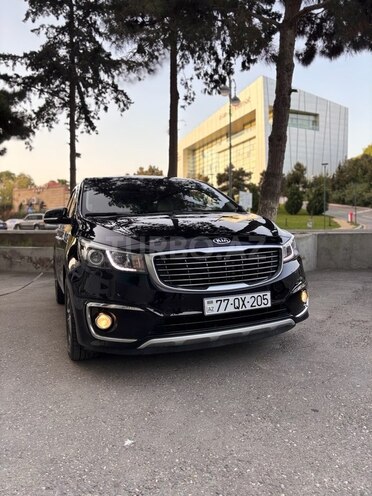 Kia Carnival-1