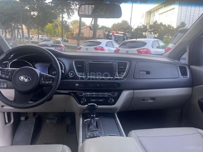 Kia Carnival-5