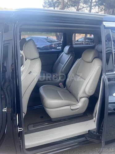 Kia Carnival-4