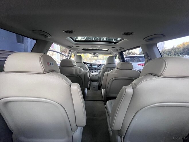 Kia Carnival-10