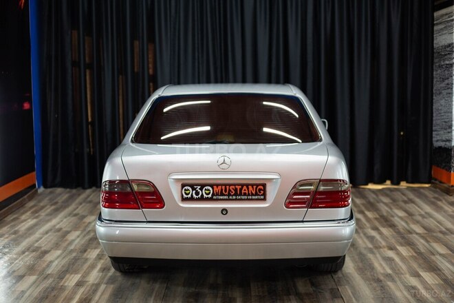 Mercedes E 240 1998, 268,000 km - 2.4 l - Sumqayıt