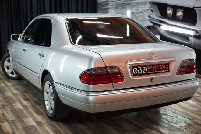 Mercedes E 240 1998, 268,000 km - 2.4 l - Sumqayıt