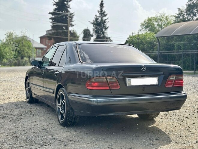 Mercedes E 220 d 1999, 590,000 km - 2.2 л - Astara