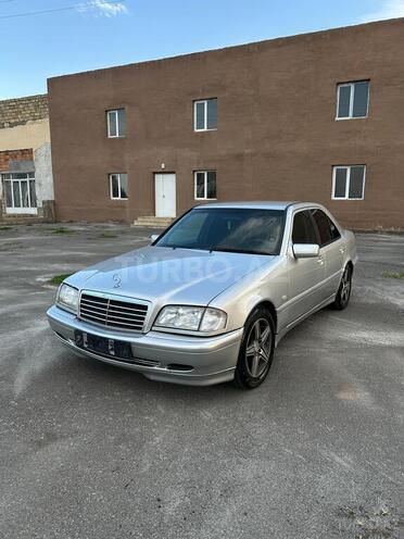 Mercedes C 180 2000, 324,715 km - 1.8 l - Yevlax