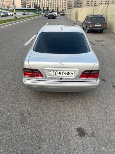 Mercedes E 280-4