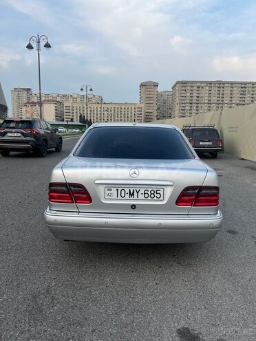 Mercedes E 280-5