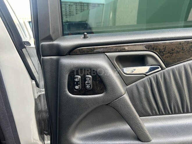 Mercedes E 280-9
