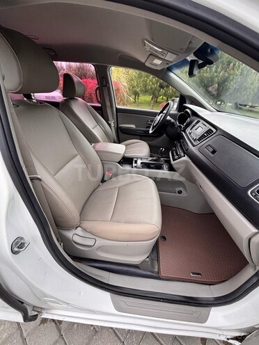 Kia Carnival-14