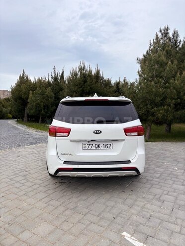 Kia Carnival-12