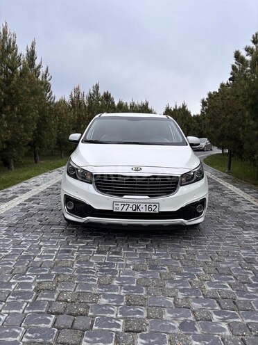 Kia Carnival-1