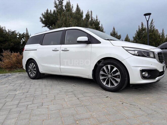 Kia Carnival-5