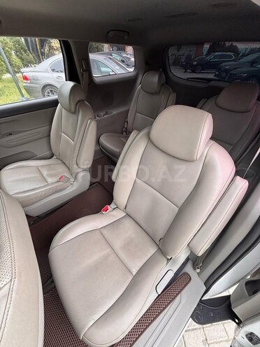 Kia Carnival-17