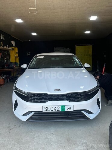 Kia K5-1