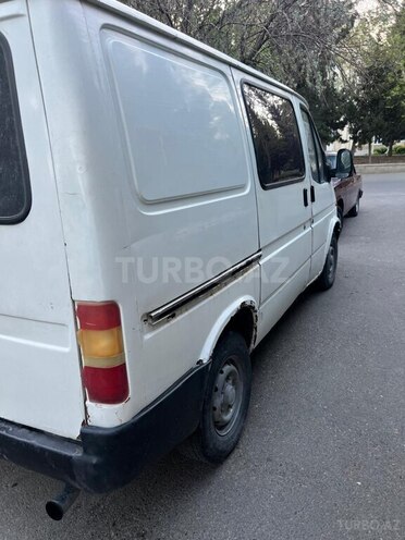 Ford Transit-5