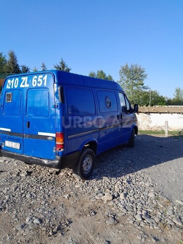 Ford Transit-9