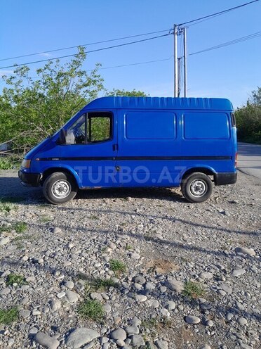 Ford Transit-10