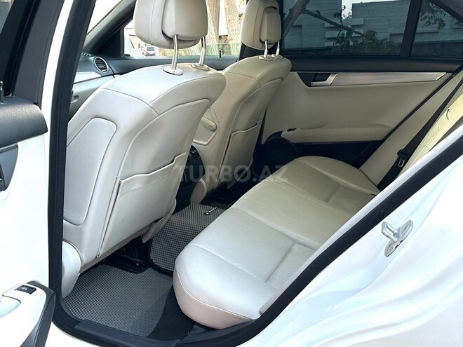 Mercedes C 250-11
