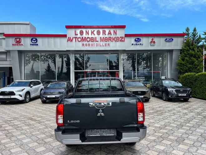 Mitsubishi L200-8