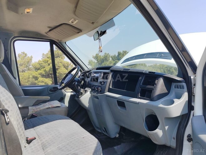 Ford Transit-4