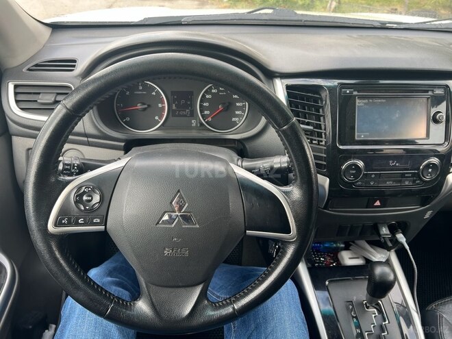 Mitsubishi L200 2015, 228,000 km - 2.5 л - Bakı