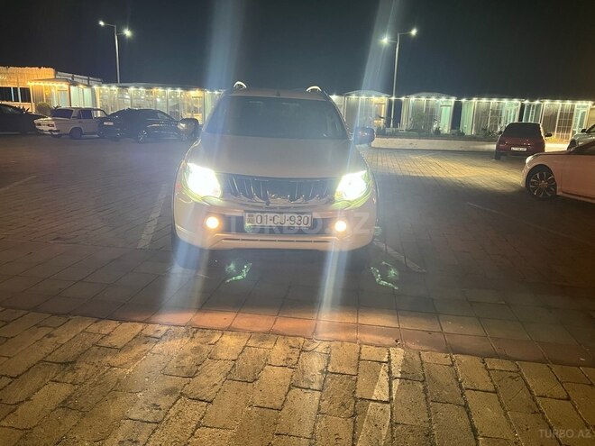 Mitsubishi L200 2015, 228,000 km - 2.5 л - Bakı