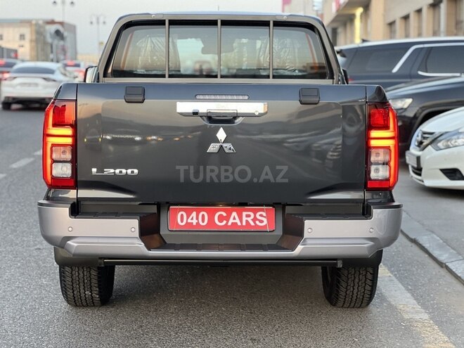 Mitsubishi L200-4