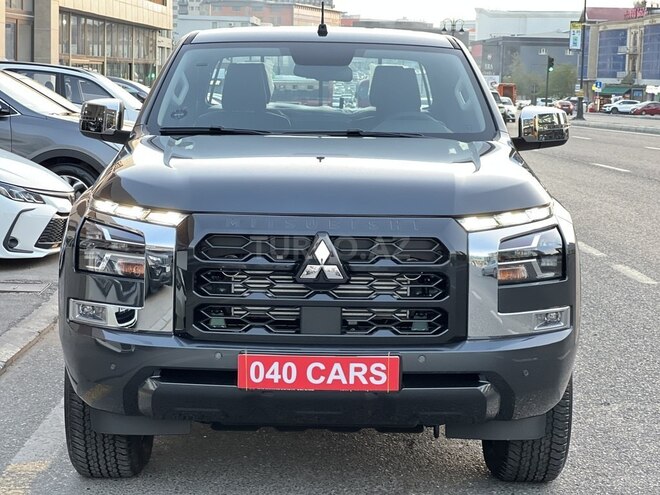 Mitsubishi L200-1