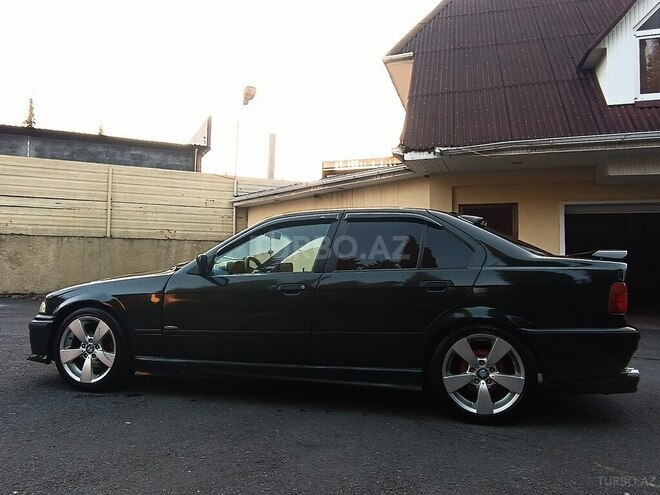 BMW 318 1996, 277,000 km - 1.8 l - Zaqatala