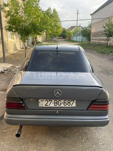 Mercedes E 250 1990, 296,000 km - 2.5 л - Bakı
