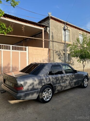 Mercedes E 250 1990, 296,000 km - 2.5 л - Bakı