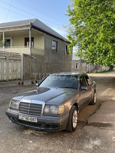 Mercedes E 250 1990, 296,000 km - 2.5 л - Bakı