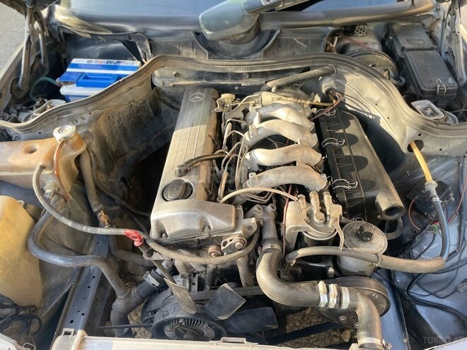 Mercedes E 250 1990, 296,000 km - 2.5 л - Bakı