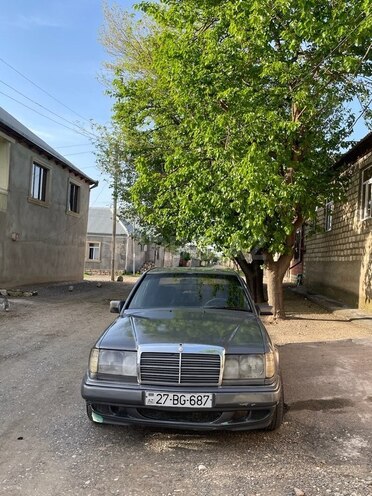 Mercedes E 250 1990, 296,000 km - 2.5 л - Bakı