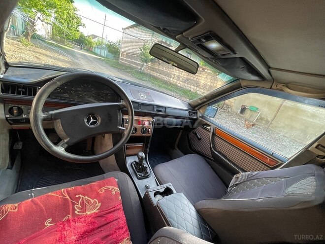 Mercedes E 250 1990, 296,000 km - 2.5 л - Bakı