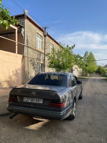 Mercedes E 250 1990, 296,000 km - 2.5 л - Bakı