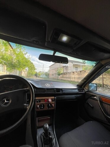 Mercedes E 250 1990, 296,000 km - 2.5 л - Bakı