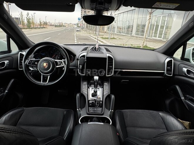 Porsche Cayenne-4