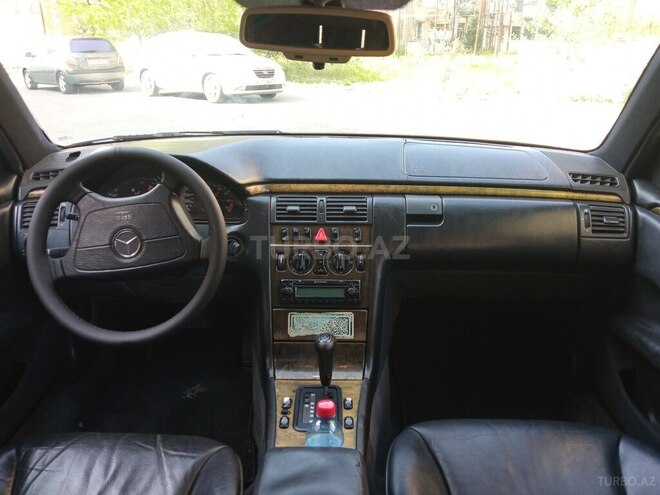 Mercedes E 230 1996, 310,000 km - 2.3 l - Bakı