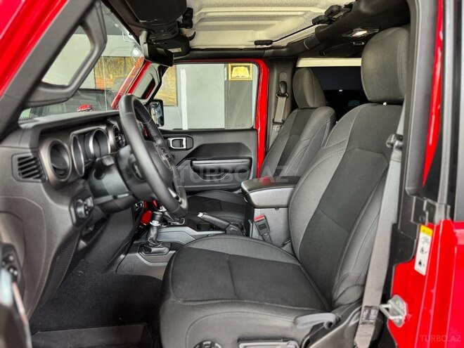 Jeep Wrangler-12