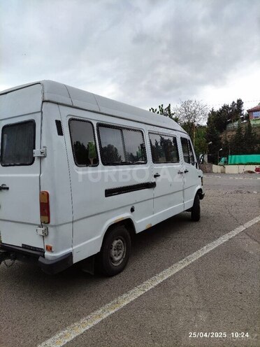 Mercedes 208 D 1991, 320,456 km - 2.5 l - Tovuz