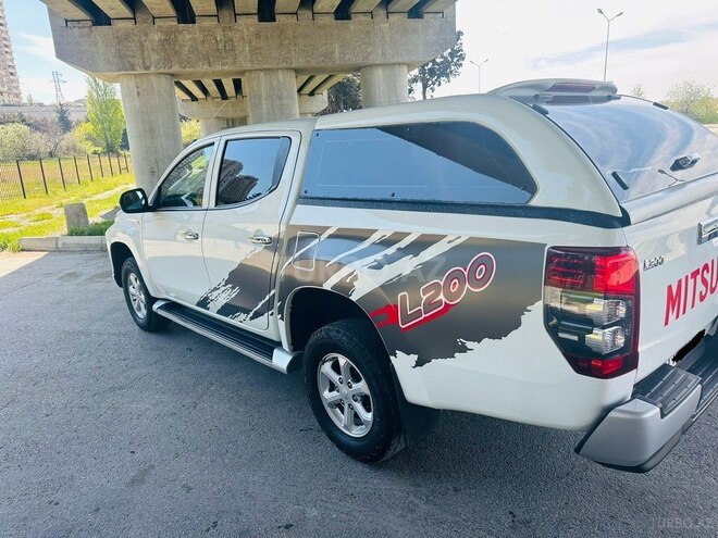 Mitsubishi L200 2021, 102,000 km - 2.5 l - Bakı
