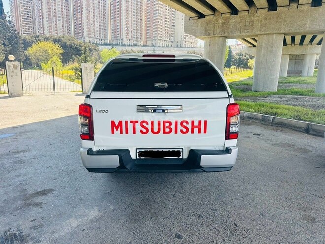 Mitsubishi L200 2021, 102,000 km - 2.5 l - Bakı
