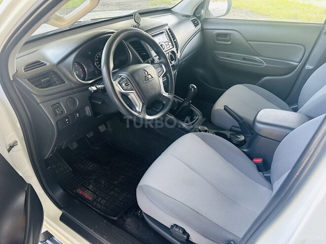 Mitsubishi L200 2021, 102,000 km - 2.5 l - Bakı