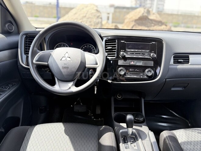 Mitsubishi Outlander 2015, 71,803 km - 2.4 л - Bakı